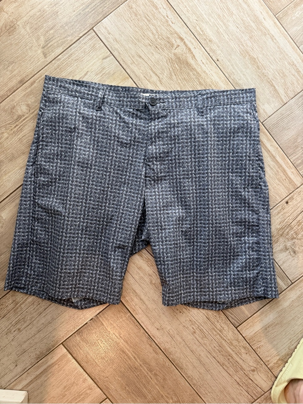 Men's Robert Graham Gray Pattern Shorts - Classic Casual